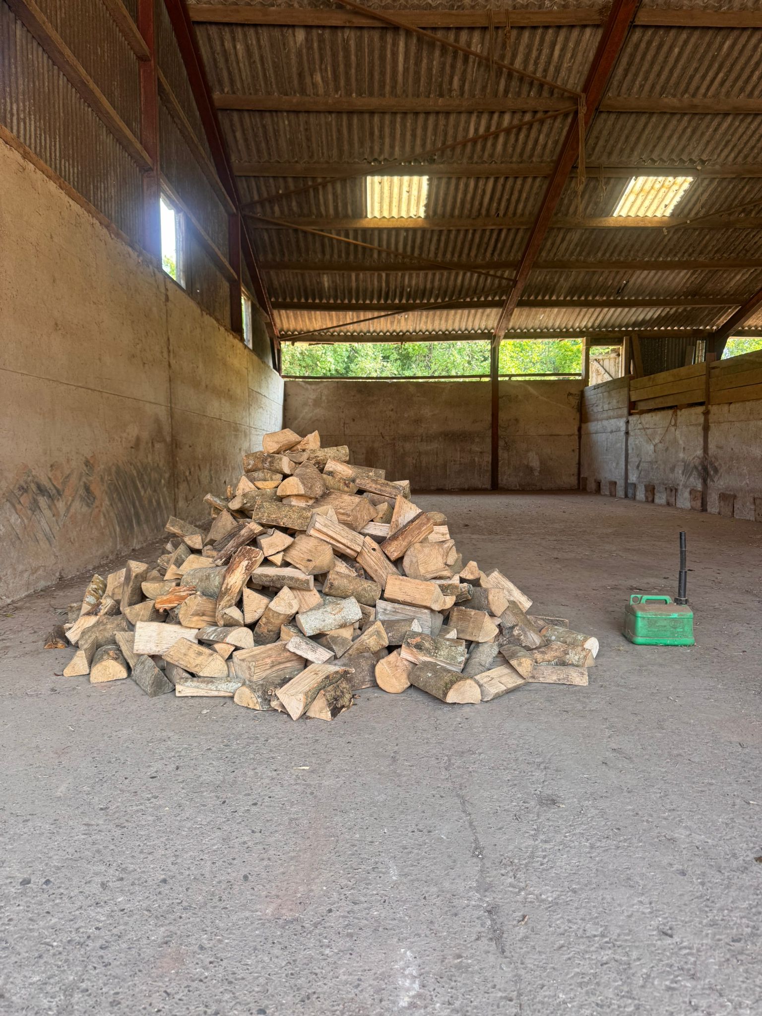 1 cubic metre of hardwood firewood logs